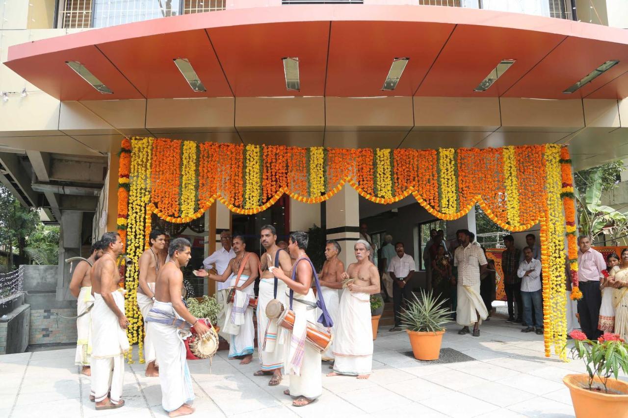Devanganam Residency Hotel Guruvāyūr Exterior foto