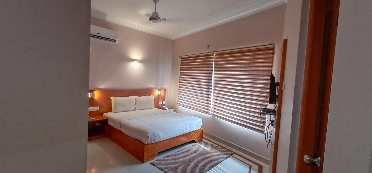 Devanganam Residency Hotel Guruvāyūr Exterior foto